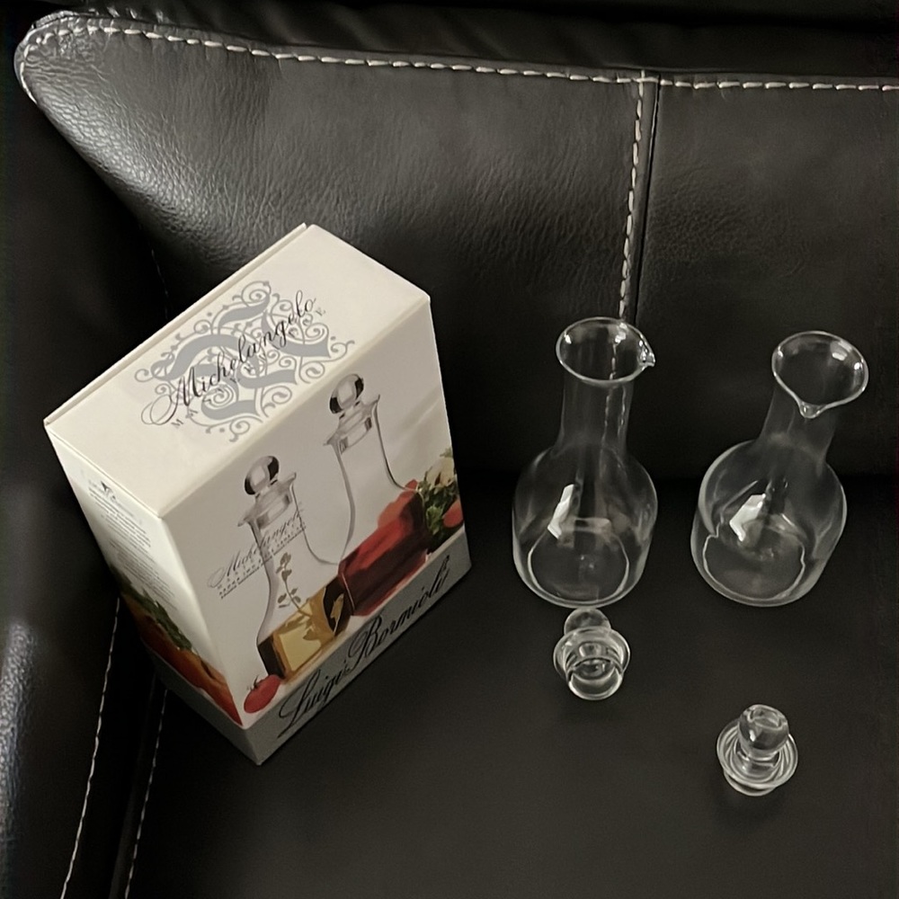 * last chance* Luigi Bormioli new glass oil and vinegar cruet set - Picture 4 of 8